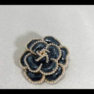 Black camellia flower pearl enamel brooch